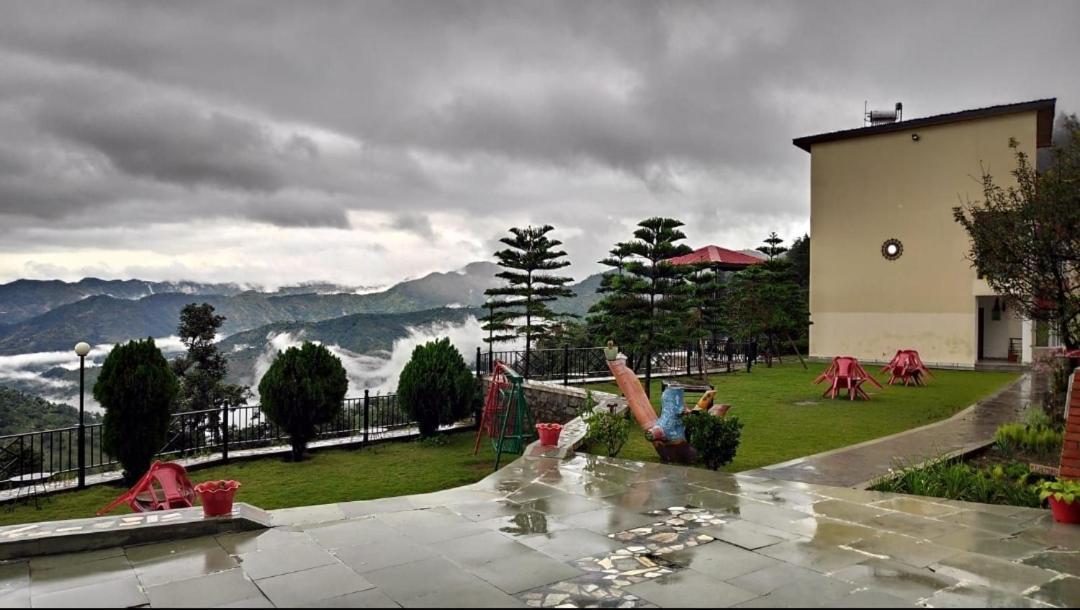 Mist N Meadows Resort Rājgarh Kültér fotó