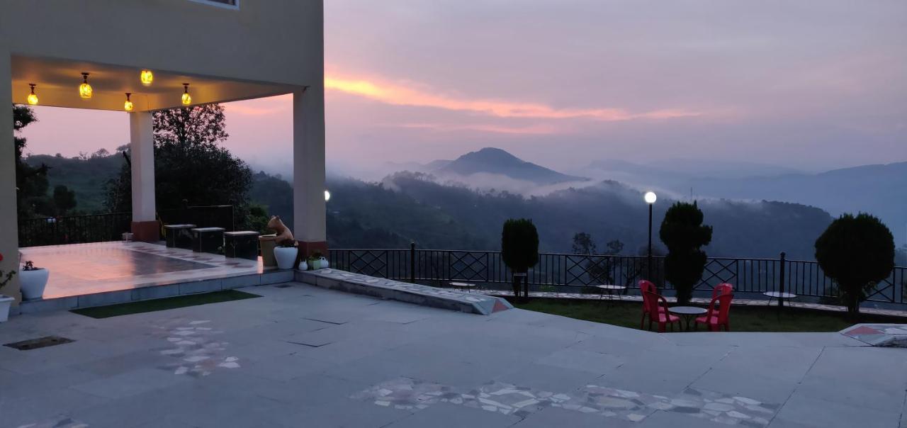 Mist N Meadows Resort Rājgarh Kültér fotó